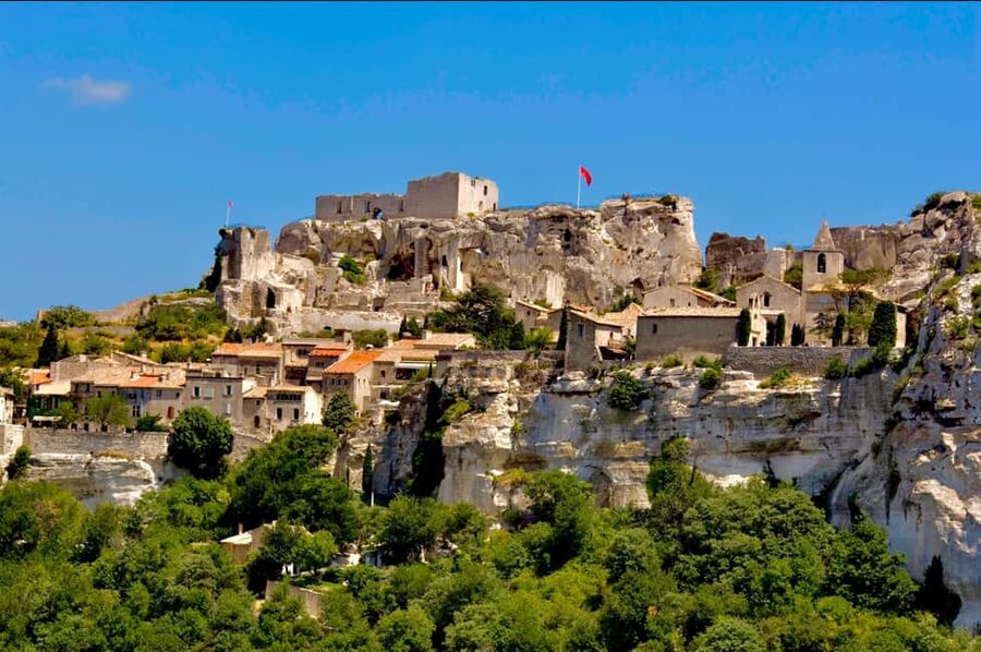 From Avignon: Provence Highlights Full-Day Tour - Roussillon and ochre cliffs: the color lesson