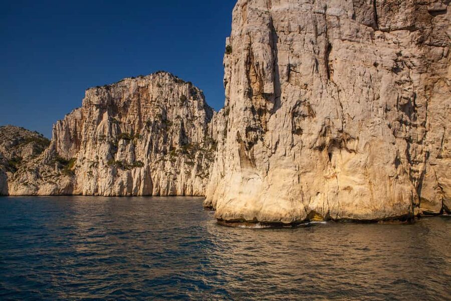 From Bandol: Visit the 13 calanques of Cassis & Marseille (3 hours 15 minutes at sea) - La Triperie and Cosquer Cave, 37 meters below the water