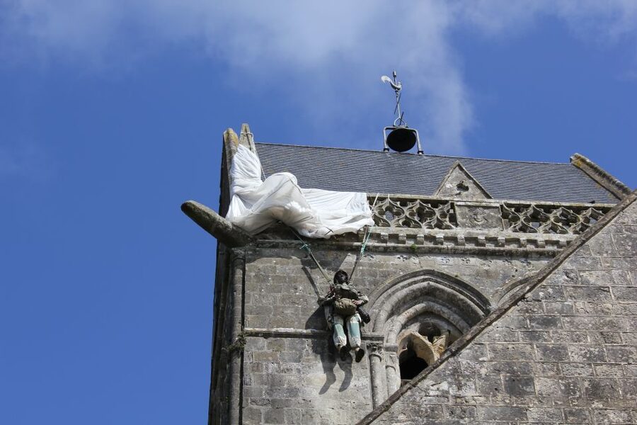 From Bayeux: American D-Day Sites in Normandy Full-Day Tour - Omaha Beach and the American cemetery: where the day turns sobering