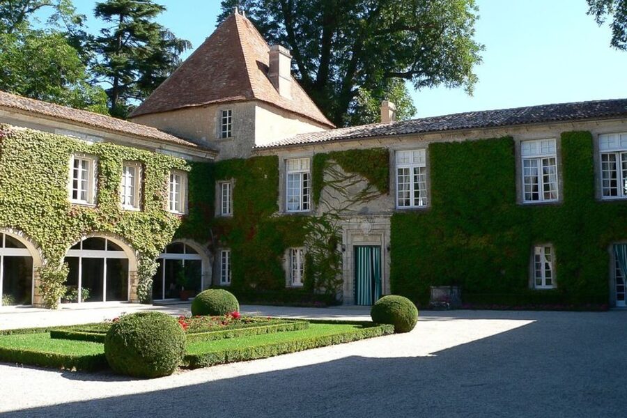 From Bordeaux: Full-Day Medoc Wine Tour - First winery stop: a Classified Growth or Cru Bourgeois introduction