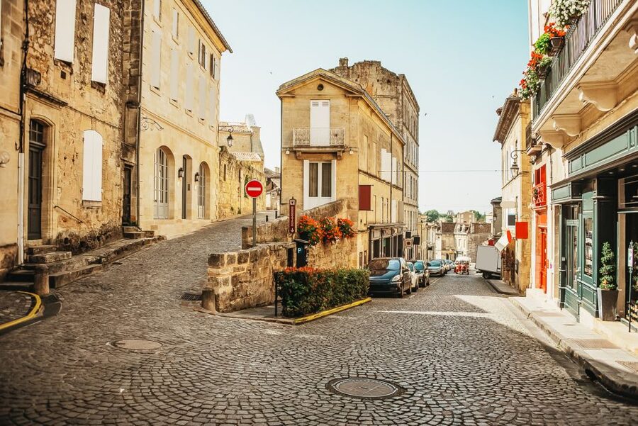 From Bordeaux: St. Emilion Village Half-Day Wine Tour - Classified Growth Chateau visit: what the hour of tasting covers