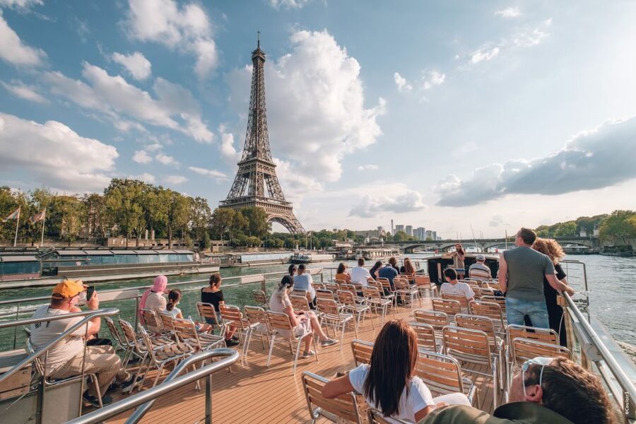 From Disneyland Paris: Paris Day Trip and Sightseeing Cruise - The 1-hour Seine cruise: fast orientation with famous names