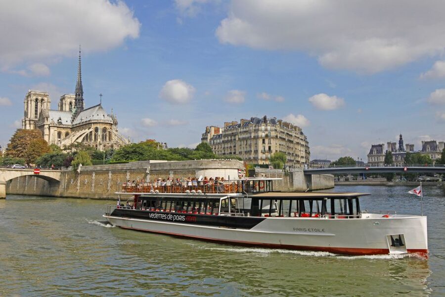 From Disneyland Paris: Paris Day Trip and Sightseeing Cruise - Hosts, audioguides, and what they change about your day