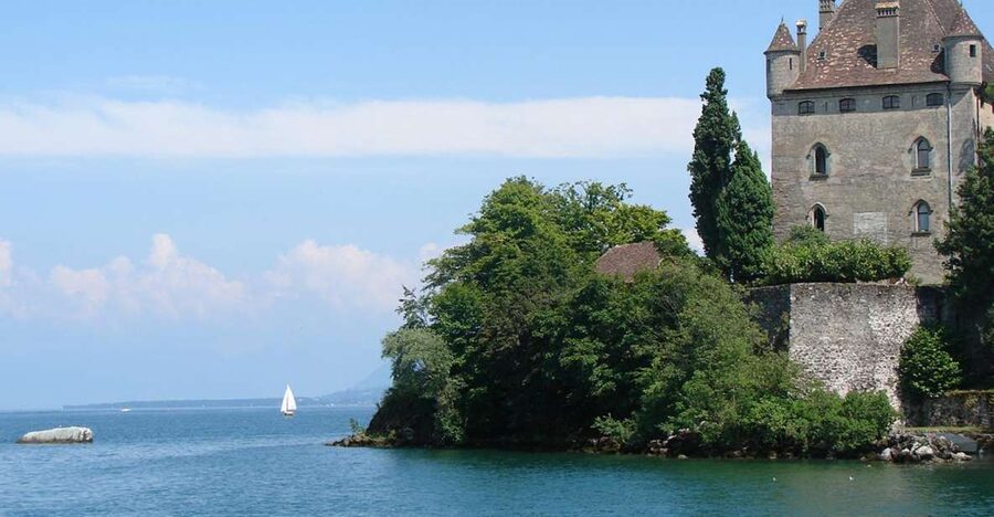 From Geneva: Yvoire medieval village & Lake Geneva Cruise - Getting there from Geneva: bus ride with a clear purpose