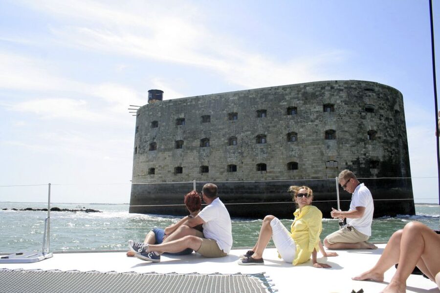 From La Rochelle: Sailing Cruise to Fort Boyard - Getting on board at the Kapalouest dock (and not losing time)