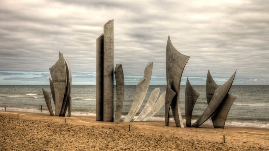 From Le Havre: D-Day Beaches Shore Trip with Packed Lunch - The guide is the product, and you’ll feel it at every stop