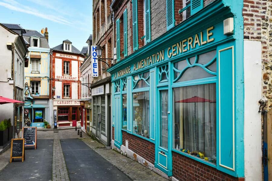 From Le Havre: Seaside Charms Honfleur and Deauville - Deauville free time: how to shop smart in a short window