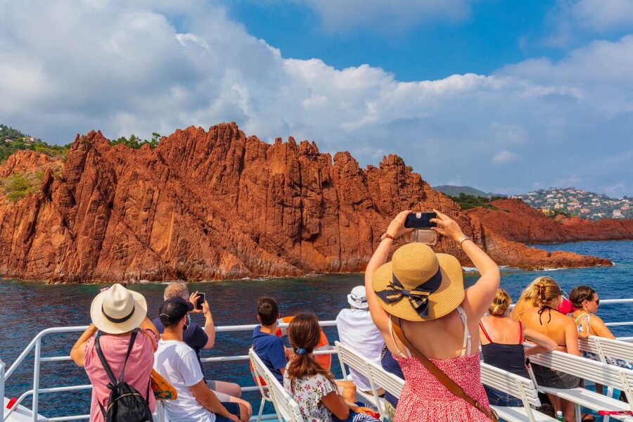 From Mandelieu: Corniche d'Or Sightseeing Cruise with Guide - Esterel Massif by sea: red rock, protected nature, and activity country