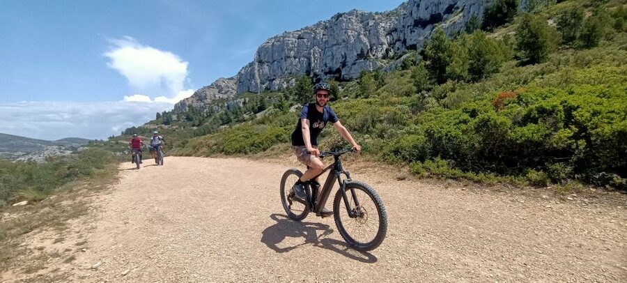 From Marseille: Calanques National Park E-Mountain Bike Tour - Montagne de l’Aigle trails and Fontaine d’Ivoire: the ride becomes the sightseeing