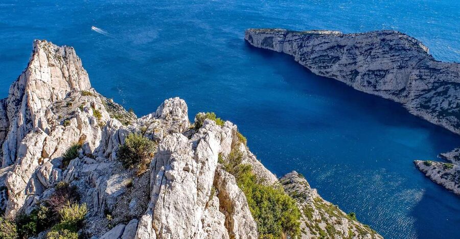 From Marseille: Calanques National Park Guided Hike - From Marseille to the Calanques: why this hike feels special