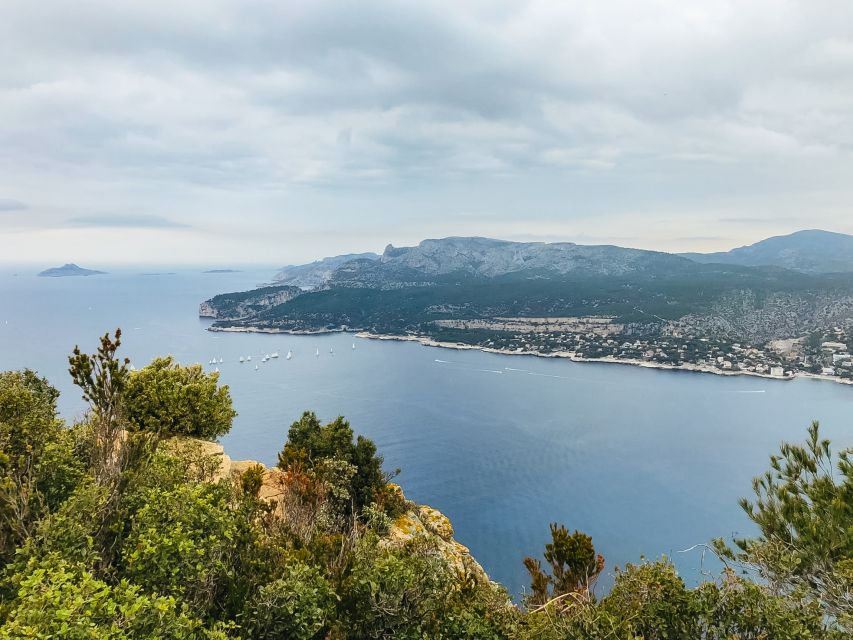 From Marseille: Cassis & Aix-en-Provence Full-Day Tour - Calanques cruise option from Cassis: what you gain, and what to watch