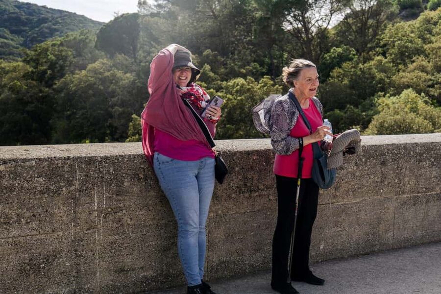 From Marseille: Provence Sightseeing Tour and Wine Tasting - Avignon’s medieval streets: choose your own pace in the City of Popes