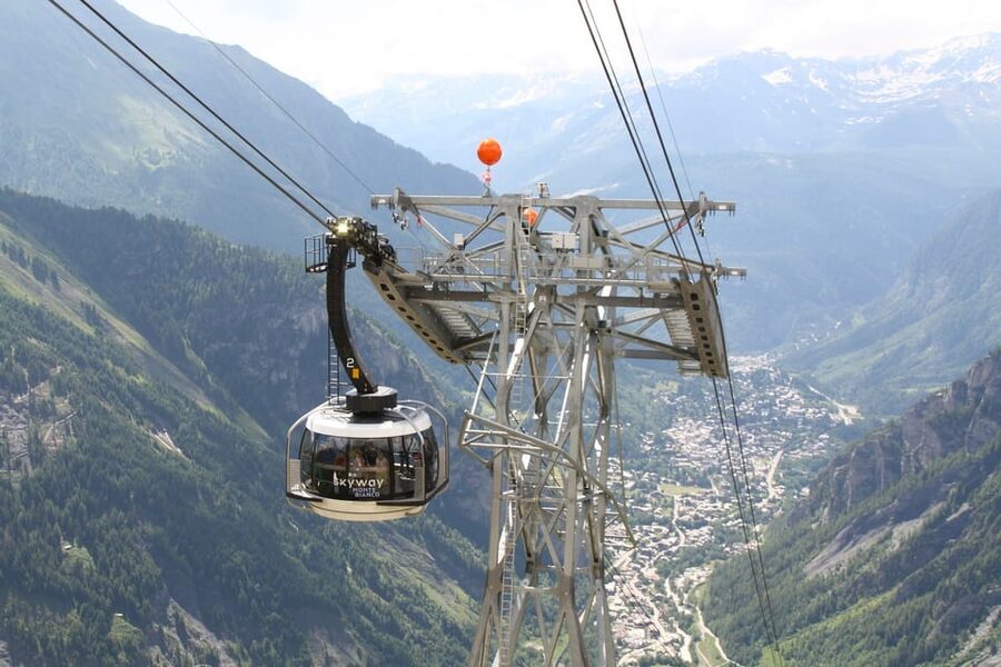From Milan: Monte Bianco and Courmayeur Day Trip - Helbronner peak: 360° views from 3,466 meters