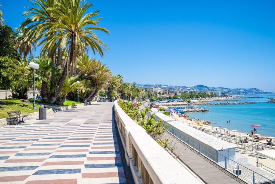 From Nice: Full-Day Italian Market, Menton, & La Turbie Tour - Sanremo market time: the Italian shopping stop that drives the whole day