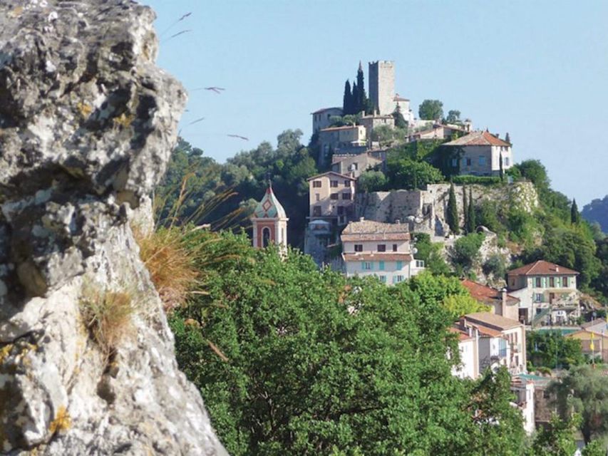 From Nice : Gourdon, St-Paul de Vence, Tourettes & Grasse - Tourettes-sur-Loup: medieval rock village, violet focus
