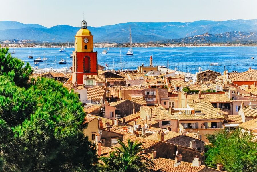 From Nice: Round-Trip Transportation to Saint Tropez by Boat - Timing it for the big seasonal moment: late October street sale