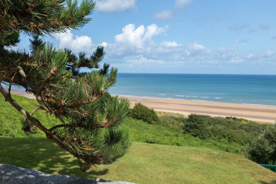 From Paris: 2-Day Normandy & Brittany Tour - Omaha Beach area and Saint-Laurent cemetery, where the story lands