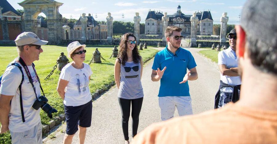 From Paris: Chateau de Fontainebleau & Vaux-Le-Vicomte Tour - Meeting at La Flamme and getting out of Paris on time