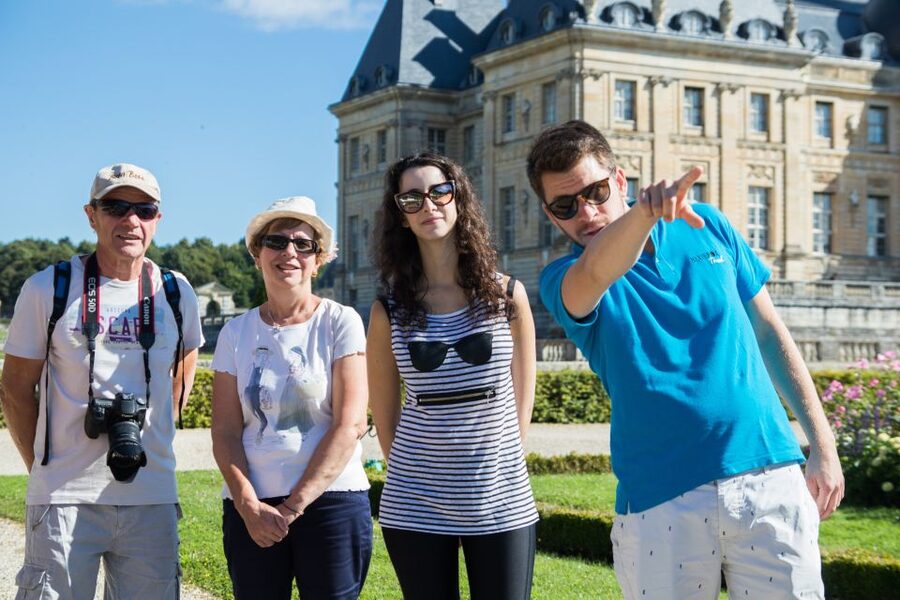 From Paris: Chateau de Fontainebleau & Vaux-Le-Vicomte Tour - Fontainebleau: Napoleon’s Throne and a palace that swallowed centuries