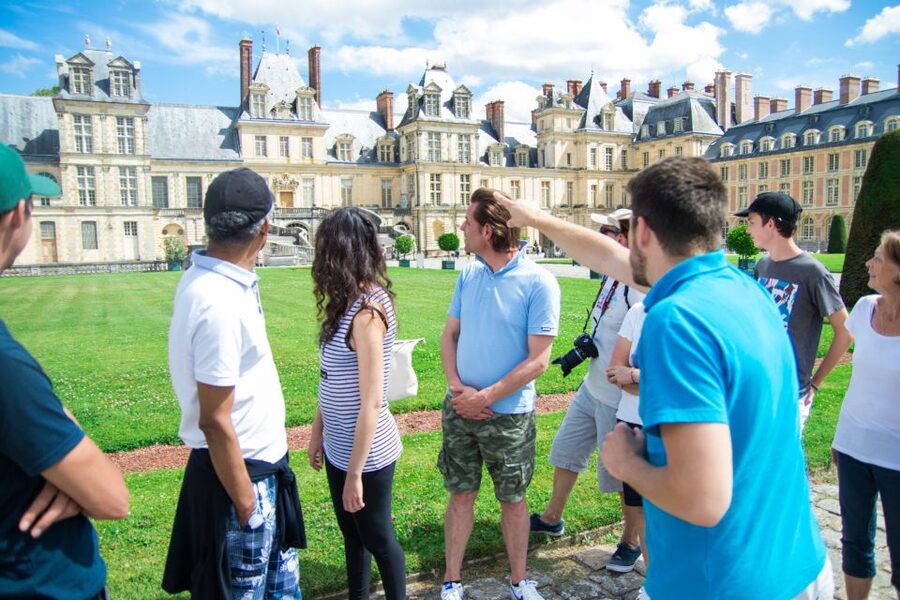 From Paris: Chateau de Fontainebleau & Vaux-Le-Vicomte Tour - Lunch in the Fontainebleau area, and how to not waste time