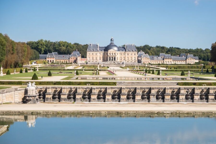 From Paris: Chateau de Fontainebleau & Vaux-Le-Vicomte Tour - Transportation, timing, and staying comfortable for 10 hours