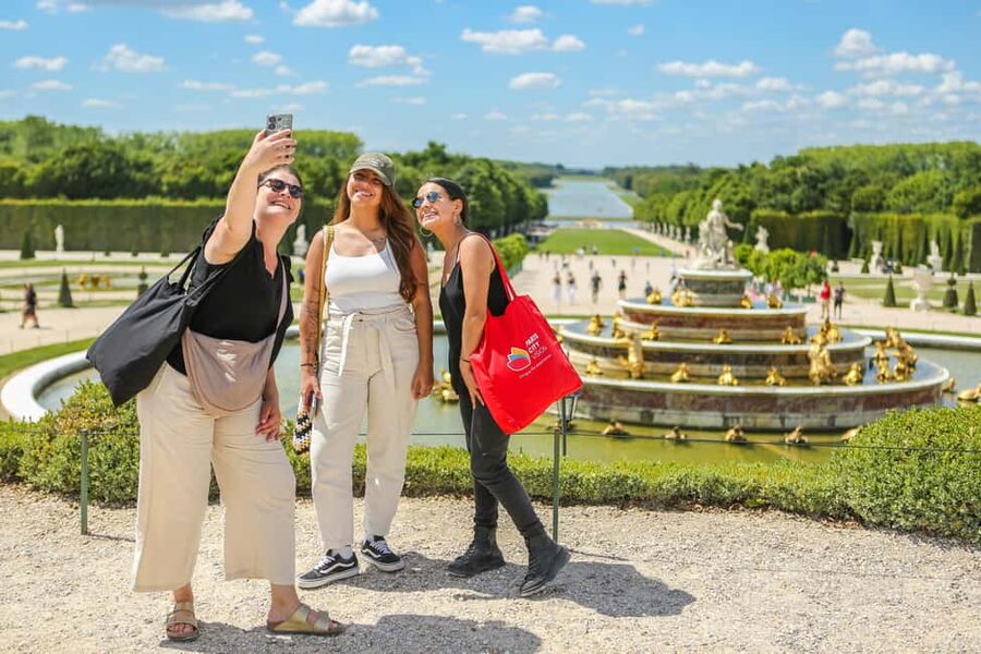 From Paris: Day Trip to Giverny & Versailles with Lunch - Versailles Highlights That Fit a Single Day: Hall of Mirrors to Grands Appartements