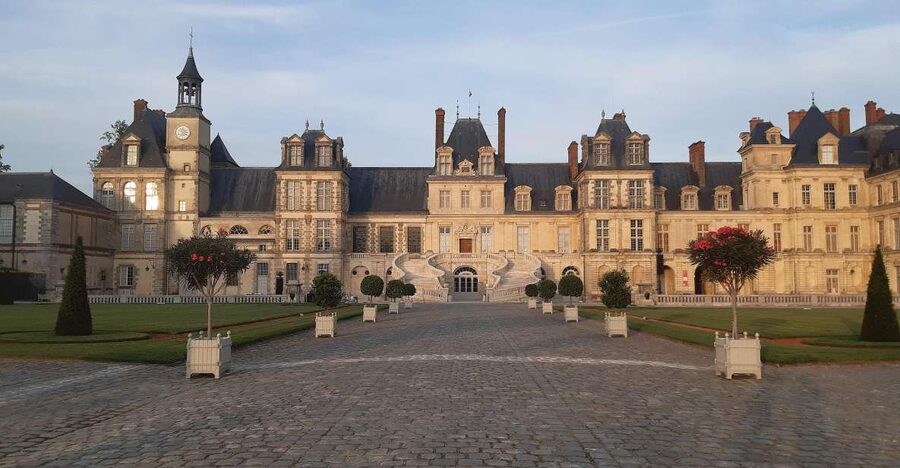 From Paris: Fontainebleau & Vaux-le-Vicomte Private Tour - French gardens at Vaux-le-Vicomte: free time to wander fountains and lawns