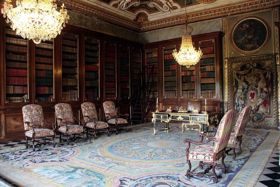 From Paris: Fontainebleau & Vaux-le-Vicomte Private Tour - How the day stays pleasant: private pacing, audio guides, and real helpful hosts