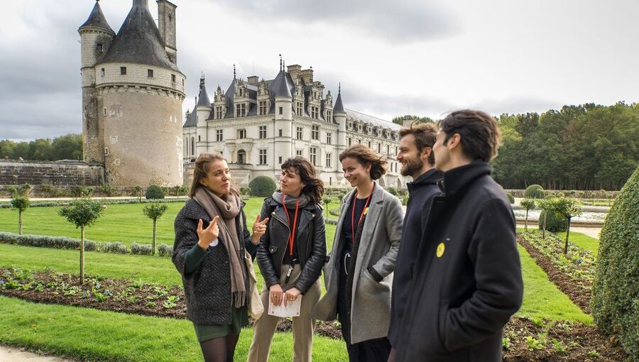 From Paris: Full-Day Loire Valley Chateaux Tour - From Paris to Loire in a luxury coach that actually works