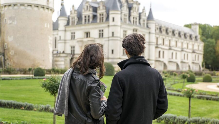 From Paris: Full-Day Loire Valley Chateaux Tour - Lunch planning: when to eat and where you can actually recharge