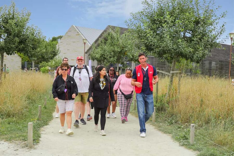 From Paris: Full-Day Mont Saint-Michel Guided Tour - The Abbey visit: Gothic buildings, cloister mood, and monk life
