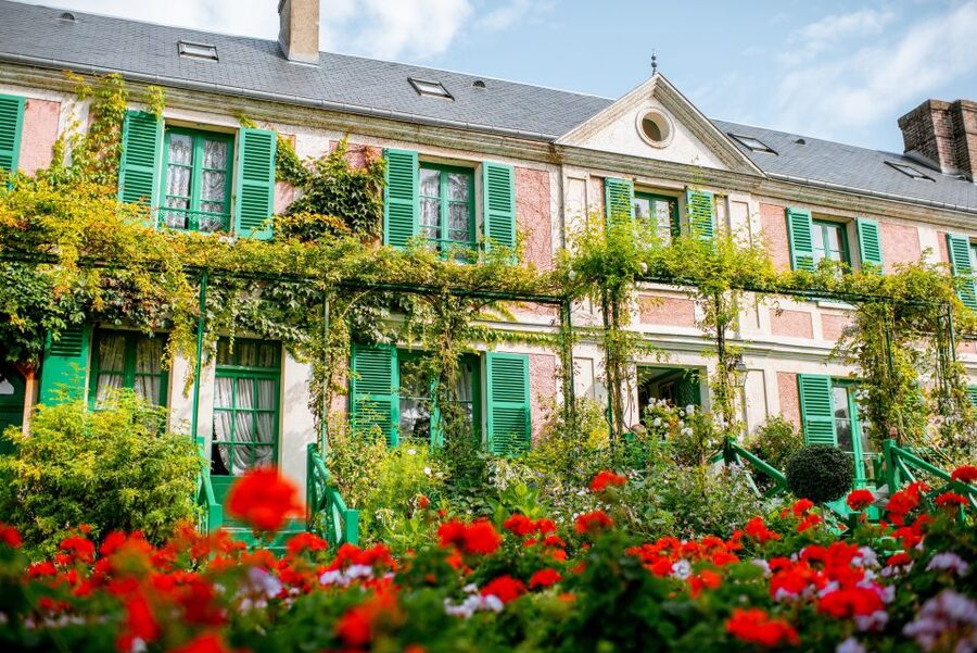 From Paris: Giverny and Versailles Palace Guided Day Trip - Morning Logistics at the Start Point You Can Actually Find