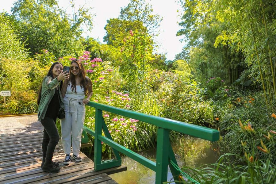From Paris: Giverny Day Trip with Audio Guide or Live Guide - Why Giverny From Paris Feels Worth the Time