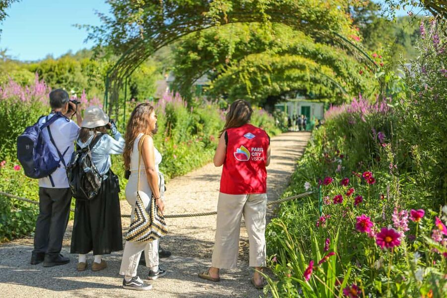 From Paris: Giverny Day Trip with Audio Guide or Live Guide - Practical Stuff: Shoes, Snacks, and the Realities of Crowds