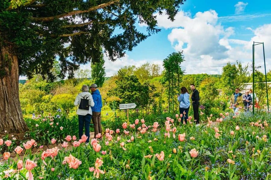 From Paris: Giverny, Monet’s Home & Gardens Half-Day Trip - Monet’s house and audio app: the smart way to explore at your pace