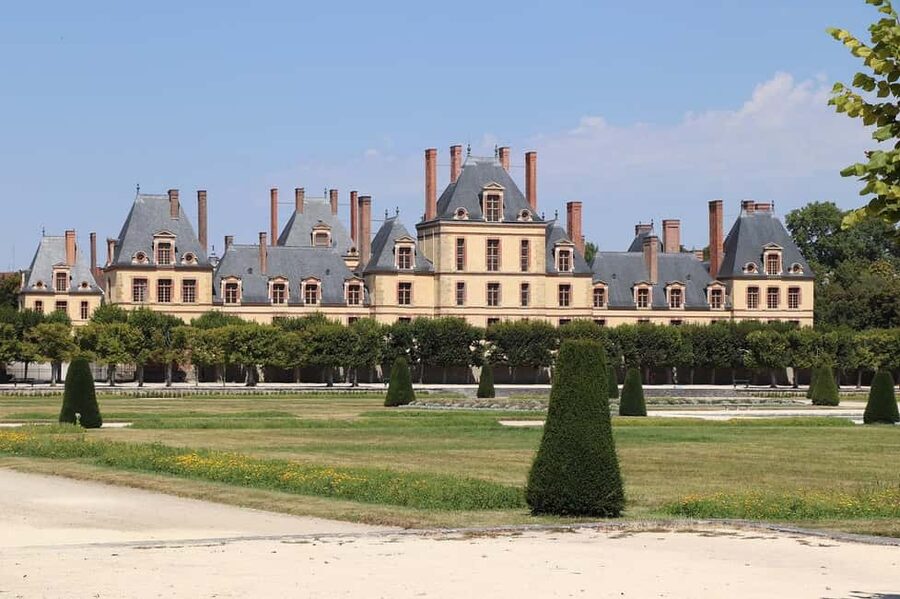 From Paris: Half-Day Tour to Fontainebleau Castle & Barbizon - The formal gardens and park time that makes it feel like more than a stop