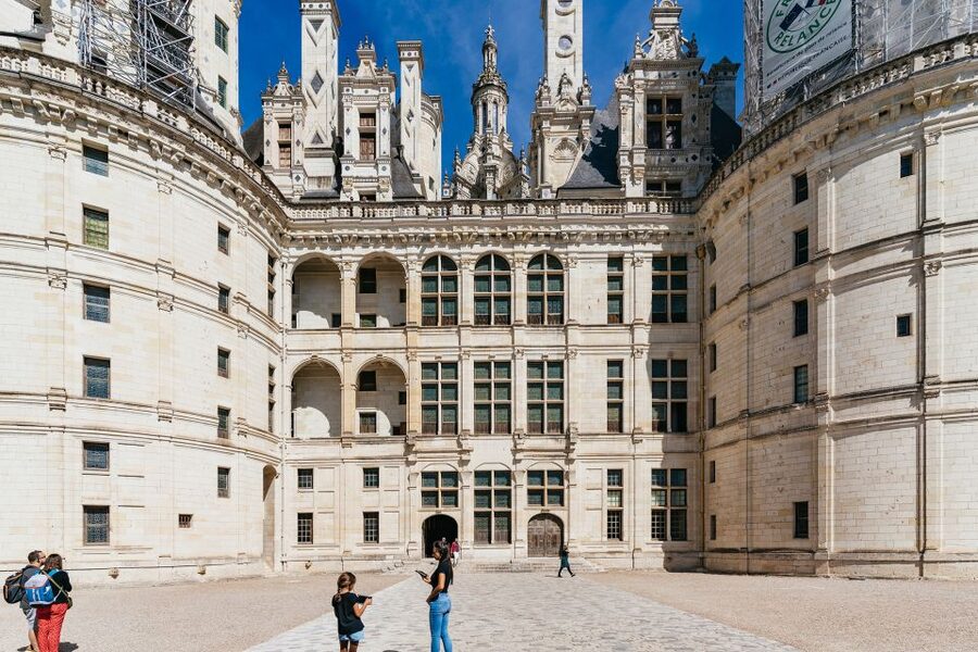 From Paris: Loire Valley Castles Day Trip With Wine Tasting - Coach Comfort, Timing, and How to Not Feel Rushed