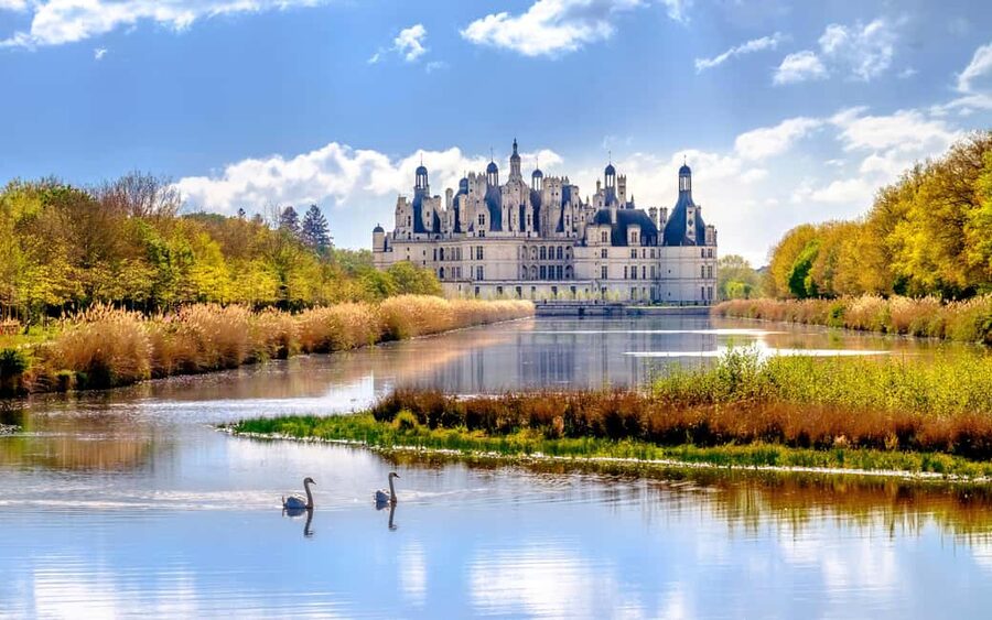 From Paris: Loire Valley Castles Day Trip With Wine Tasting - Meeting at the Catacombs, Then Out the Door to the Loire