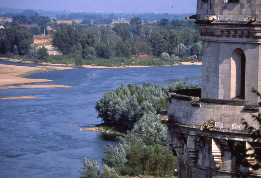 From Paris: Loire Valley Castles Full-Day Tour with Lunch - Key things to know before you book