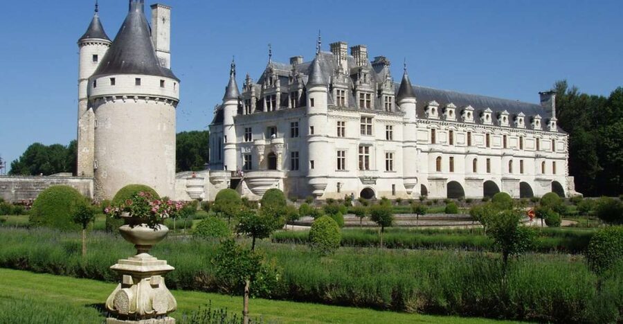 From Paris: Loire Valley Castles Full-Day Tour with Lunch - Chateau Amboise: where Gothic meets the Renaissance mood