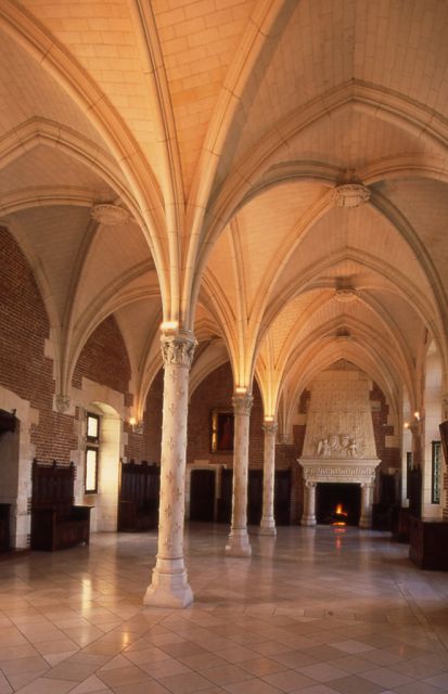 From Paris: Loire Valley Castles Full-Day Tour with Lunch - Lunch at a bakery: convenient, but manage expectations