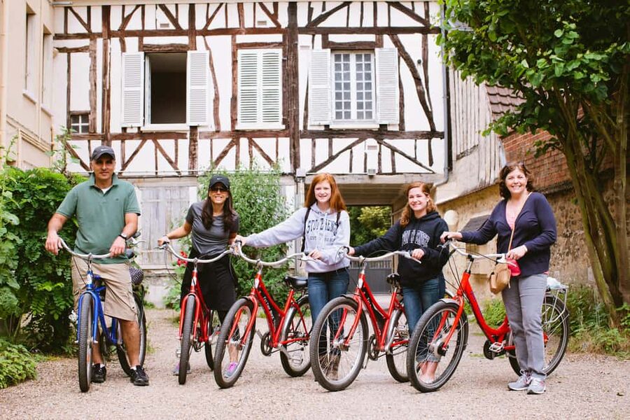 From Paris: Monet Garden & Giverny Bike Tour and Picnic Stop - Meeting point and start: getting out of Paris without the stress