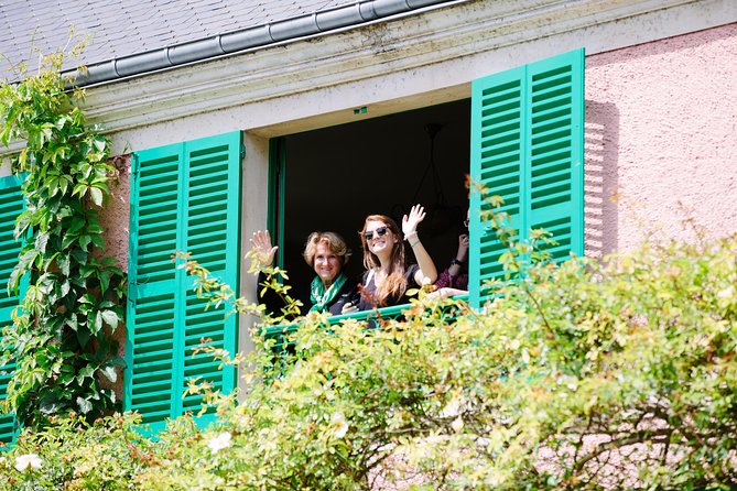 From Paris: Monet Gardens & Giverny Bike Tour with Picnic Stop - The Ride to Giverny: 5 km That Mostly Feels Easy