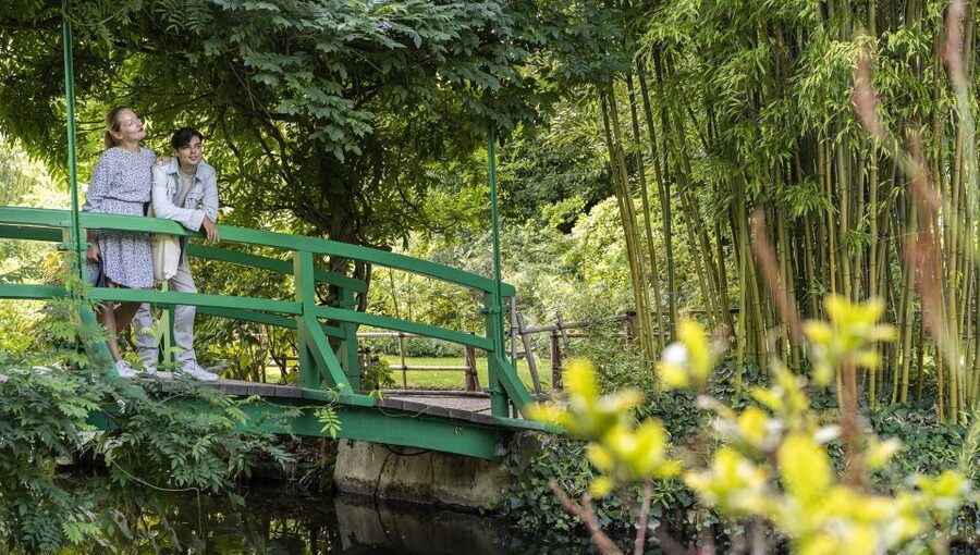 From Paris: Monet Impressionism Tour to Giverny by Minibus - Paris to Giverny in five hours by minibus