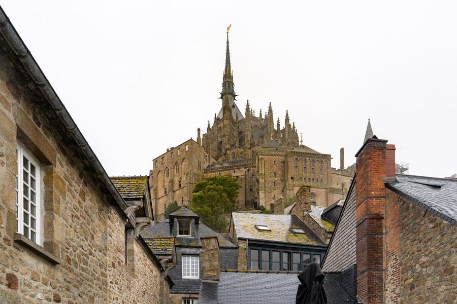 From Paris: Mont Saint Michel Day Trip with a Guide - Meeting point near Église Notre-Dame de Compassion, and what to look for