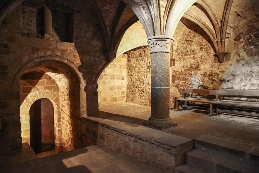 From Paris: Mont Saint-Michel Tour with Hotel Pickup Service - Entering Mont Saint-Michel: abbey time with a guided plan