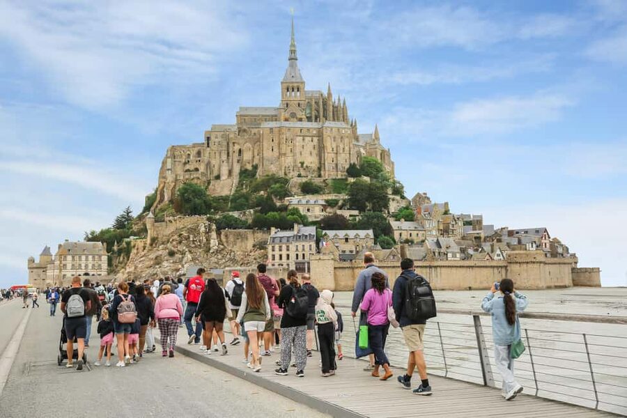 From Paris: Mont Saint-Michel Tour with Hotel Pickup Service - Coach comfort, rest stops, and the bathroom question