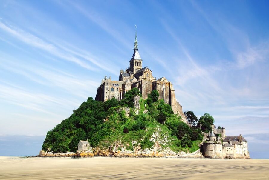 From Paris: Mont St Michel and Loire Valley 2 Day Tour - Loire Valley day: Langeais as the warm-up