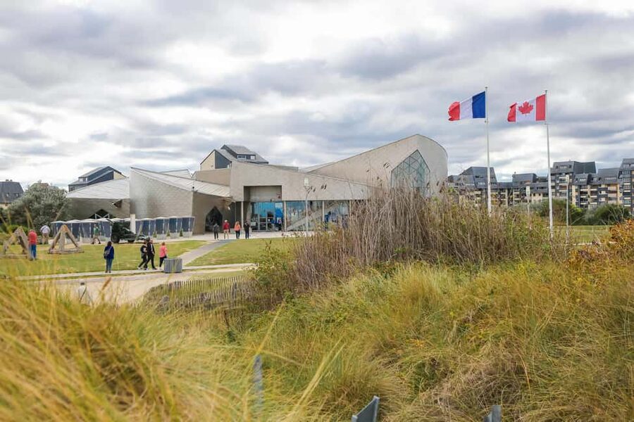 From Paris: Normandy D-Day Beaches Day Trip - Longues-sur-Mer and the German Coastal Battery
