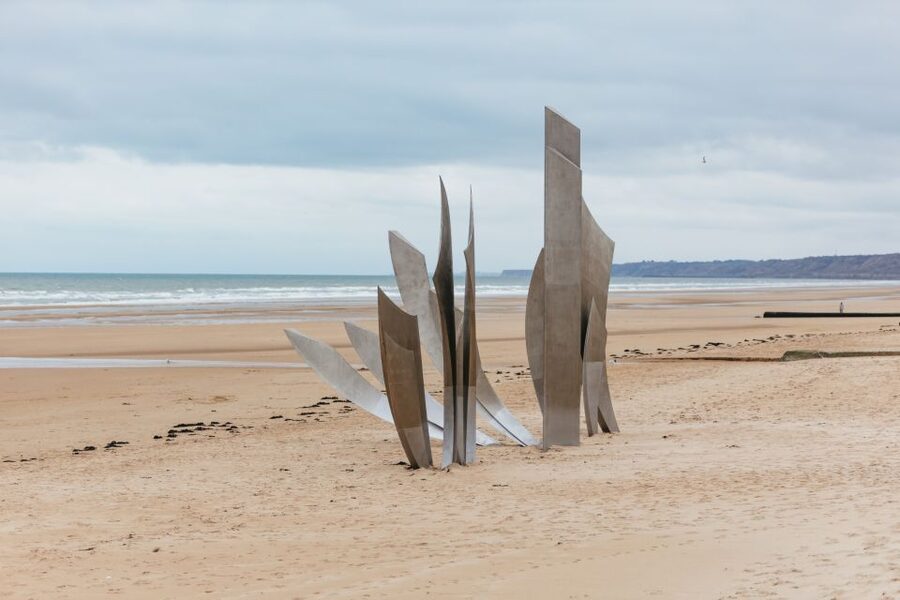 From Paris: Normandy D-Day Landing Beaches Full-Day Tour - Longues-sur-Mer Battery: artillery viewpoints before you hit Omaha